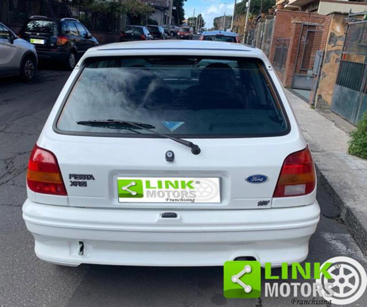 Ford Fiesta 1.8i 16V cat 3 porte XR2 (9)