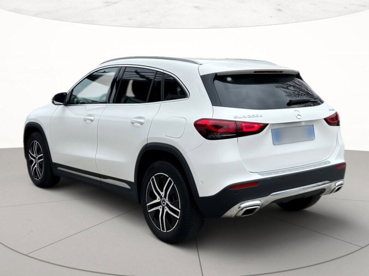 Mercedes-Benz GLA SUV 200 d Automatic 4Matic Premium (4)