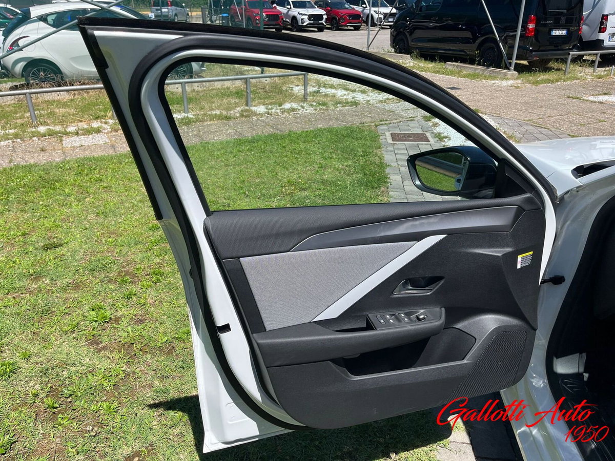 Opel Astra 1.2 Turbo 130 CV GS Line (16)