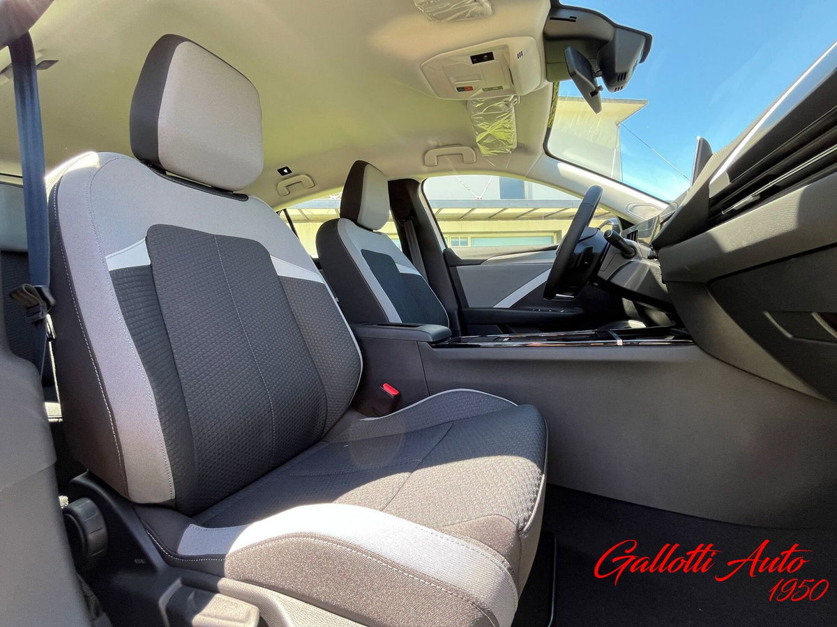 Opel Astra 1.2 Turbo 130 CV GS Line (9)