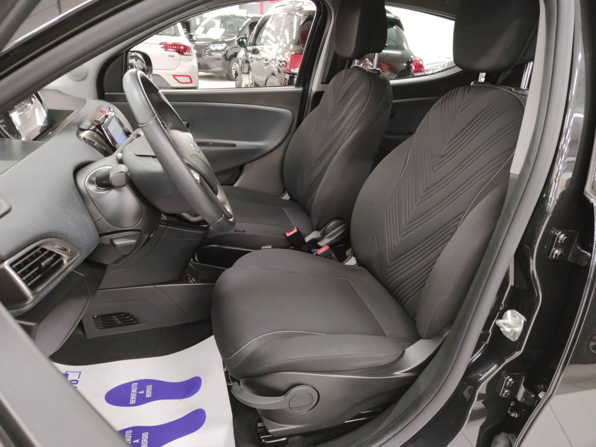 Lancia Ypsilon 1.0 FireFly 5 porte S&S Hybrid Ecochic Gold (10)