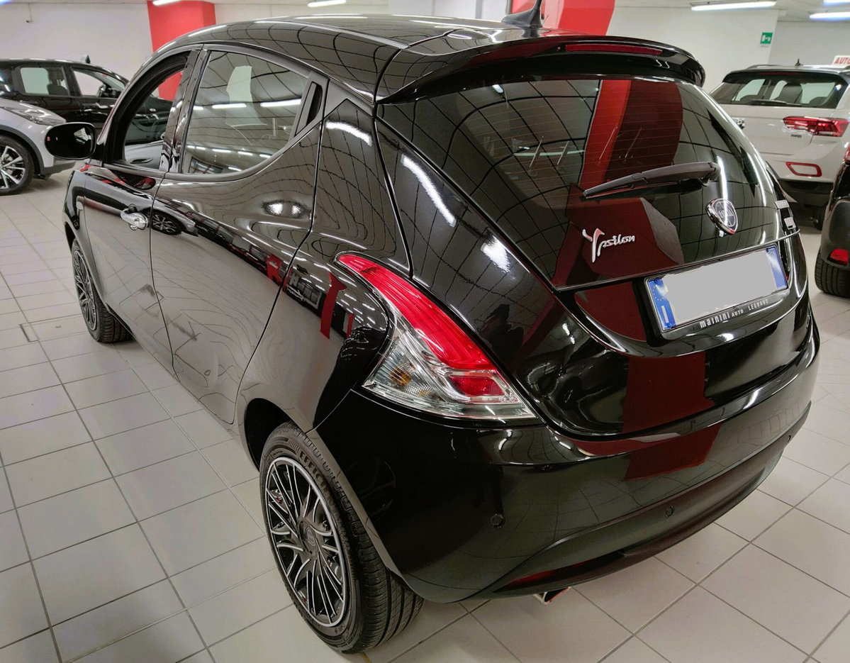 Lancia Ypsilon 1.0 FireFly 5 porte S&S Hybrid Ecochic Gold (6)