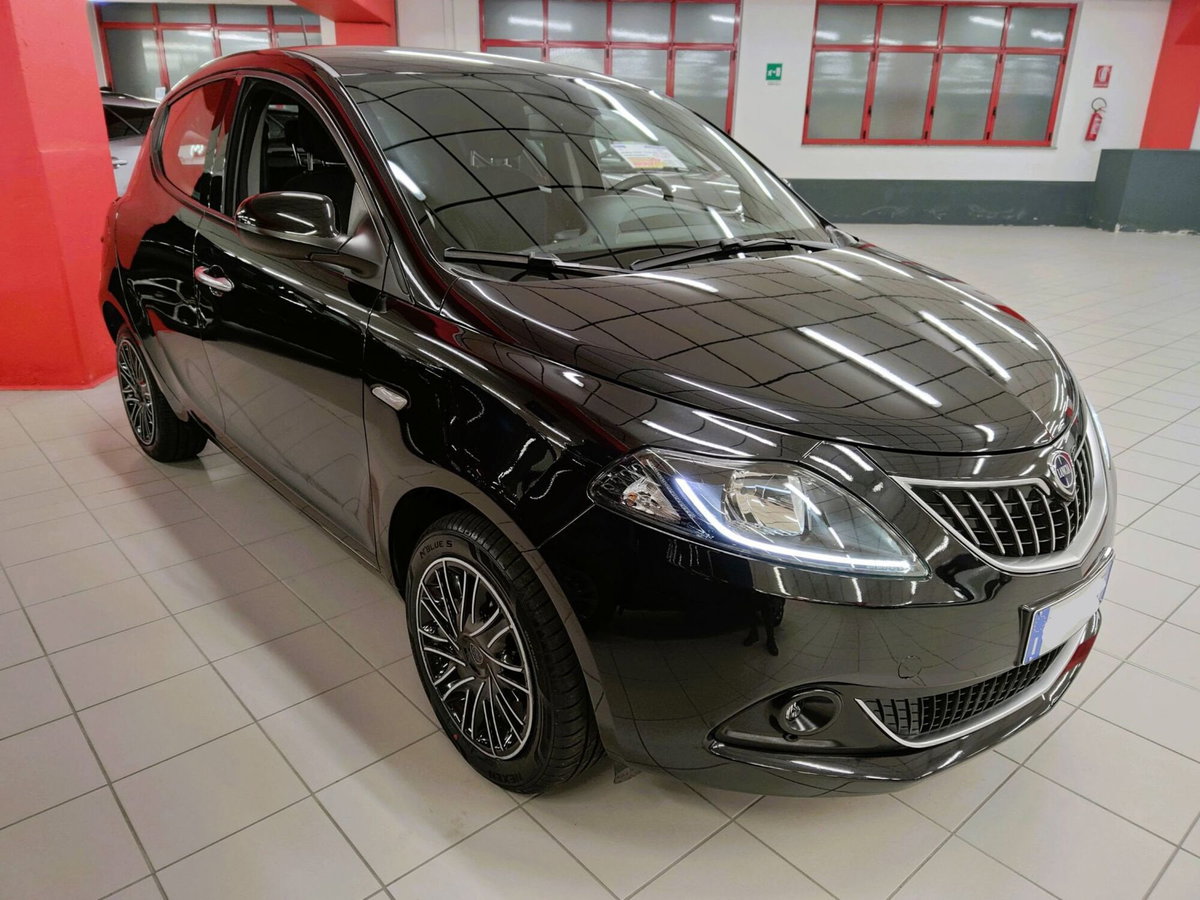 Lancia Ypsilon 1.0 FireFly 5 porte S&S Hybrid Ecochic Gold (3)