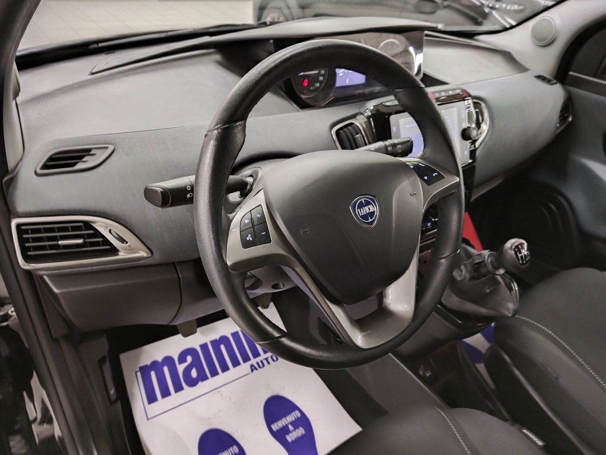 Lancia Ypsilon 1.0 FireFly 5 porte S&S Hybrid Ecochic Gold (8)
