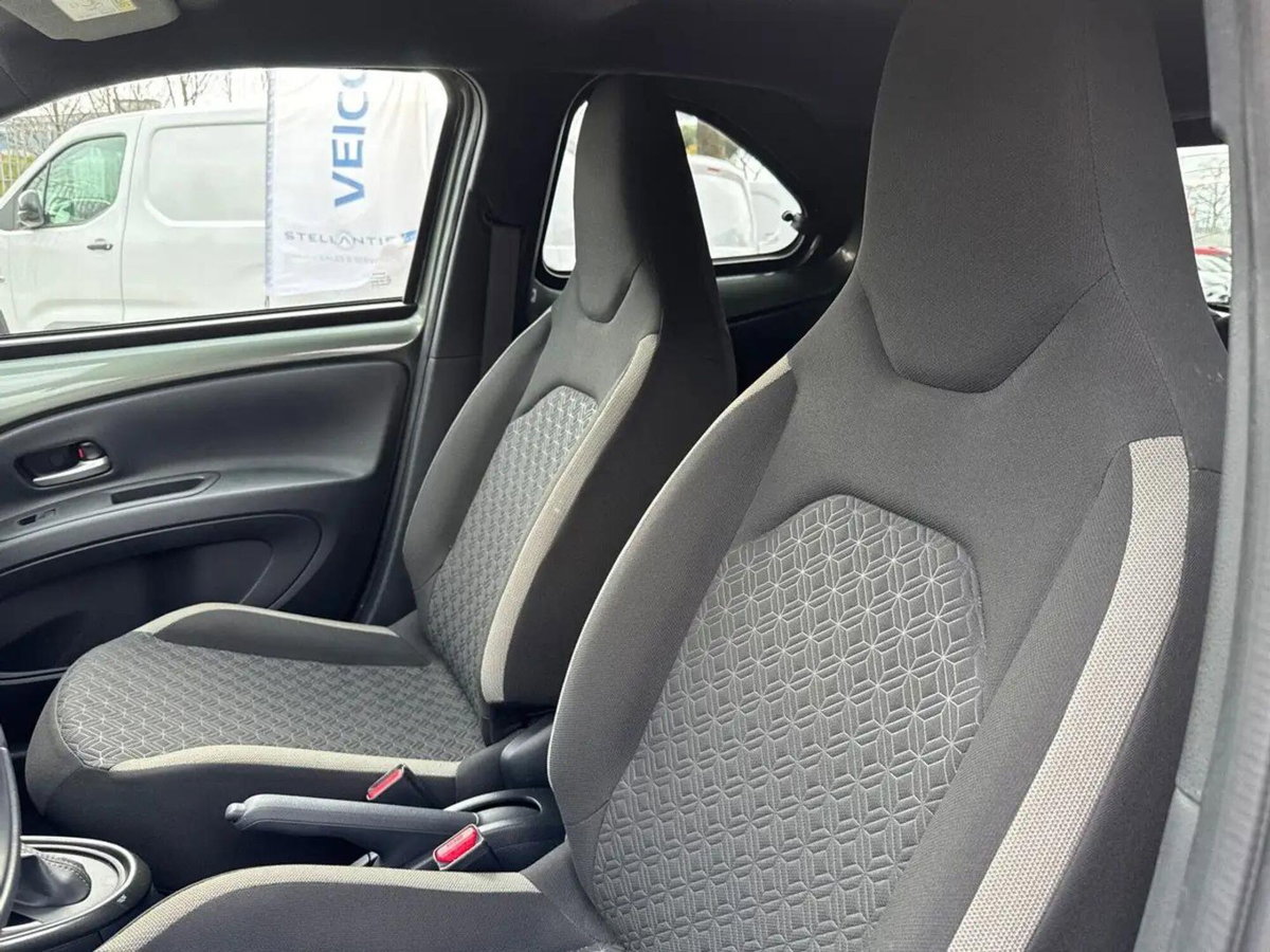 Toyota Aygo X 1.0 Trend Air 72cv s-cvt (13)