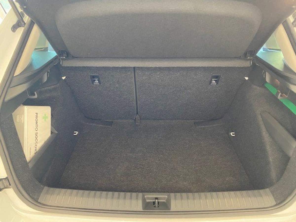 Skoda Kamiq 1.0 tsi Black Dots 95cv (10)