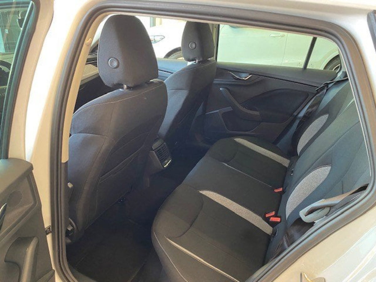 Skoda Kamiq 1.0 tsi Black Dots 95cv (8)