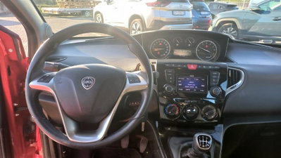 Lancia Ypsilon 1.0 FireFly 5 porte S&S Hybrid Ecochic Gold (8)