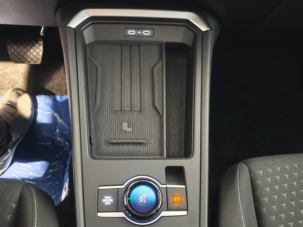 Volkswagen T-Roc 1.5 etsi Life 115cv dsg (12)