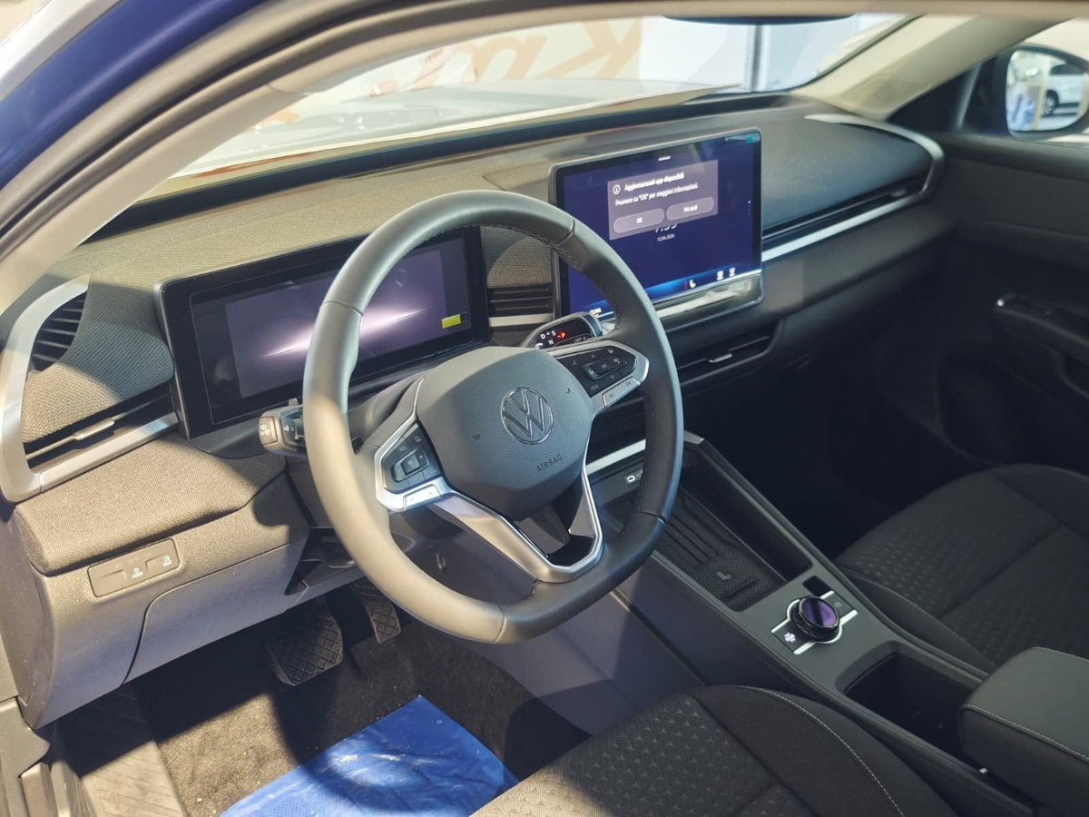 Volkswagen T-Roc 1.5 etsi Life 115cv dsg (9)