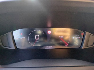 Peugeot 2008 1.2 turbo Allure 100cv (14)