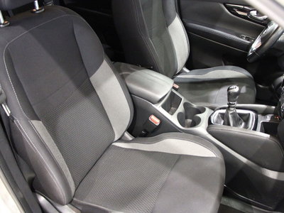 Nissan Qashqai 1.3 DIG-T 140 CV Business (11)