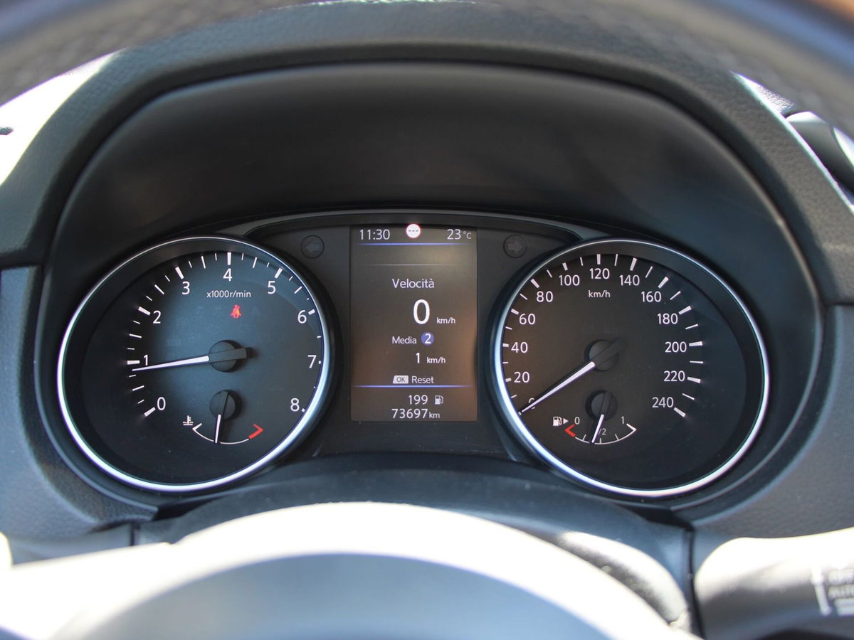 Nissan Qashqai 1.3 DIG-T 140 CV Business (12)