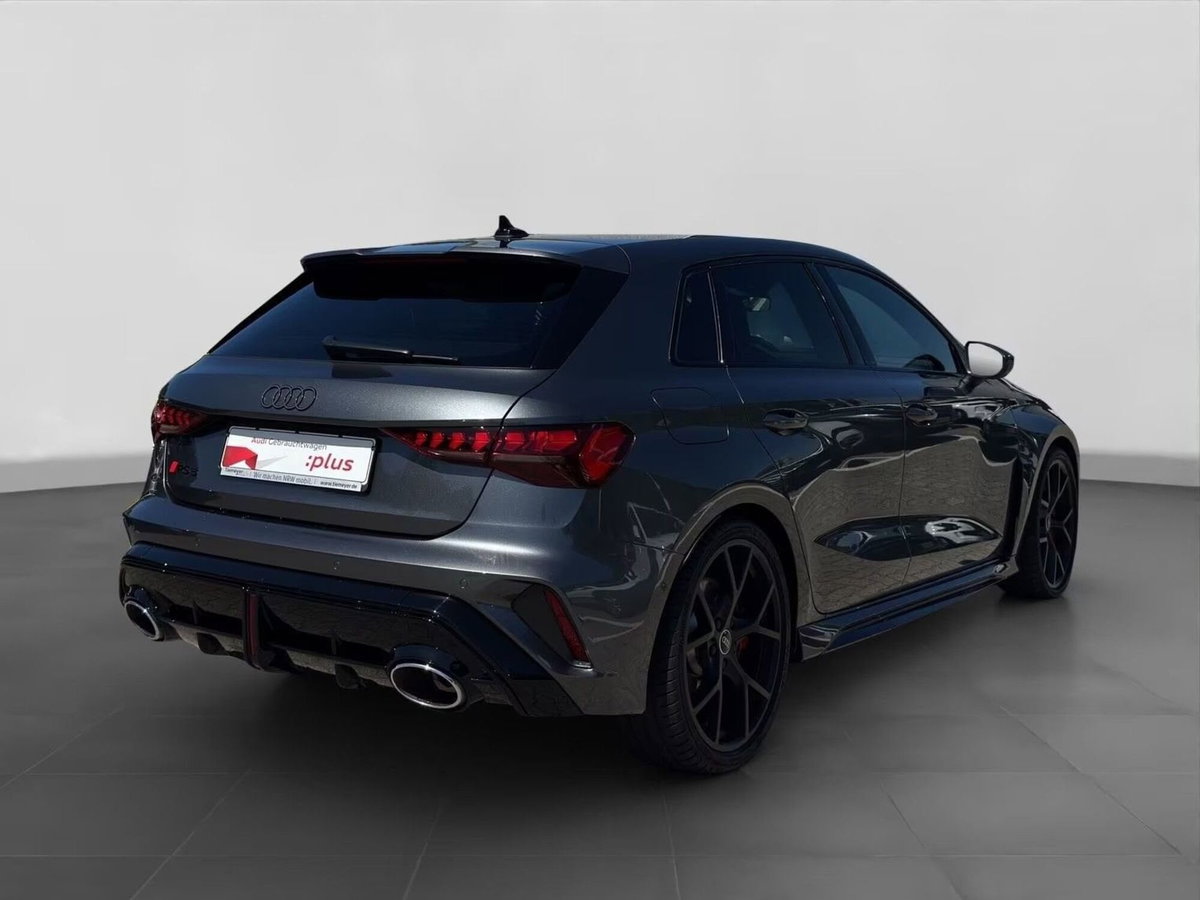 Audi RS 3 Sportback 3 2.5 TFSI quattro S tronic (2)