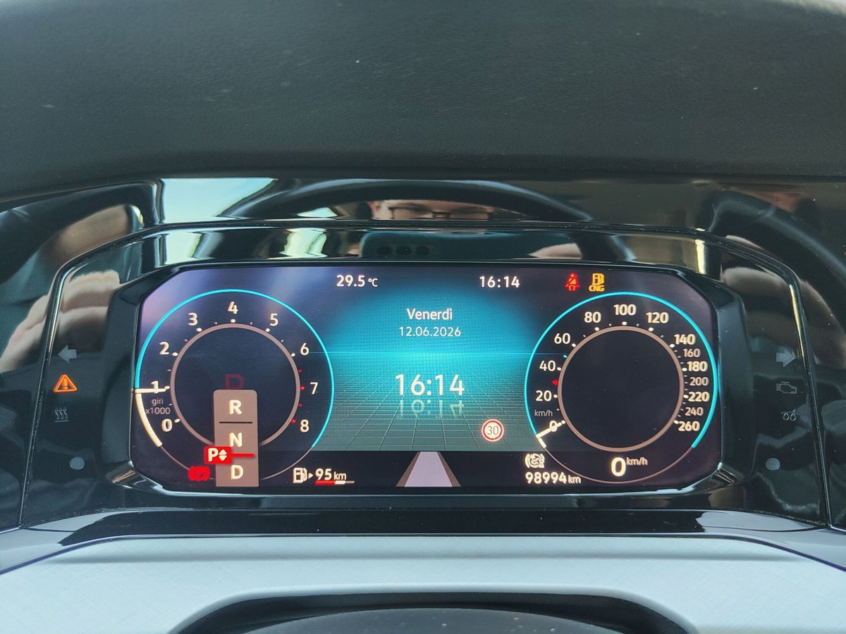 Volkswagen Golf 1.5 TGI DSG Style (8)