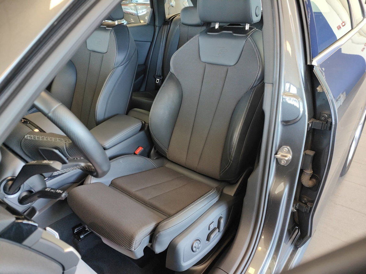 Audi A4 Avant 40 TDI quattro S tronic S line edition (4)