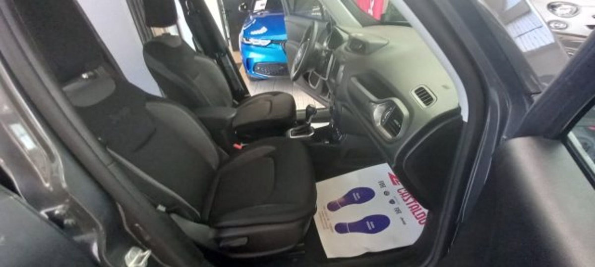 Jeep Renegade 1.3 T4 190CV PHEV 4xe AT6 Limited (7)