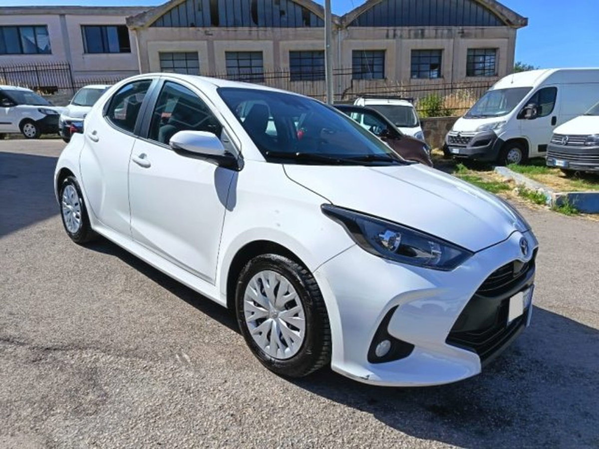 Toyota Yaris Cross 1.5 Hybrid 5p. E-CVT Lounge (2)