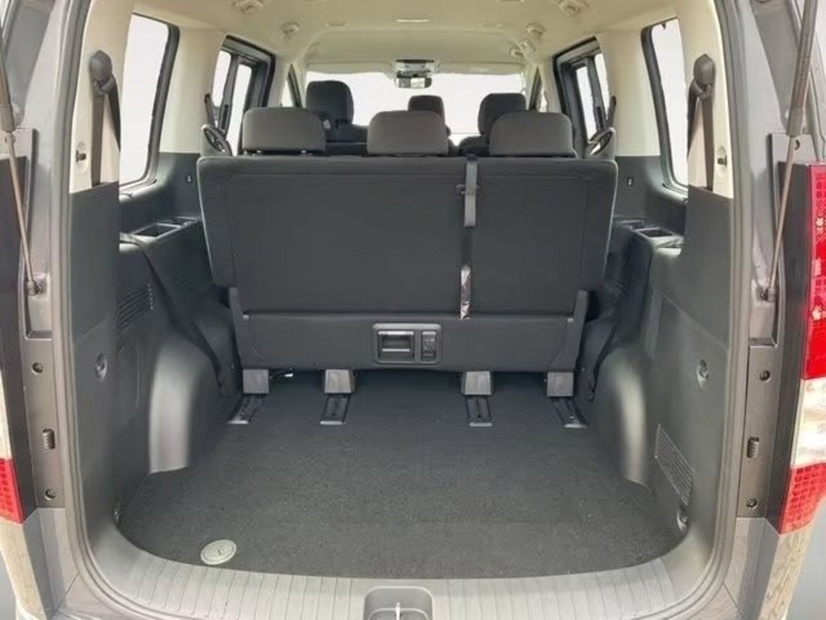 Hyundai Staria 1.6 hev 2wd auto (13)