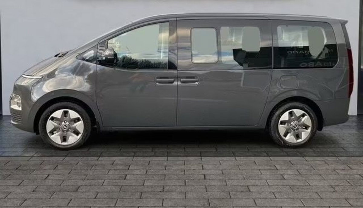 Hyundai Staria 1.6 hev 2wd auto (2)