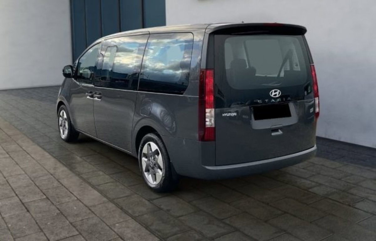 Hyundai Staria 1.6 hev 2wd auto (3)
