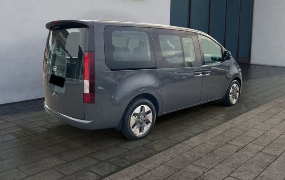 Hyundai Staria 1.6 hev 2wd auto (4)