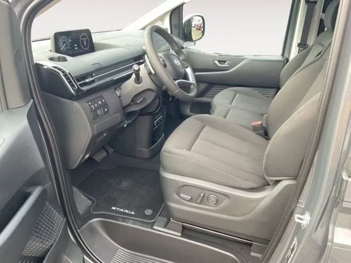 Hyundai Staria 1.6 hev 2wd auto (8)