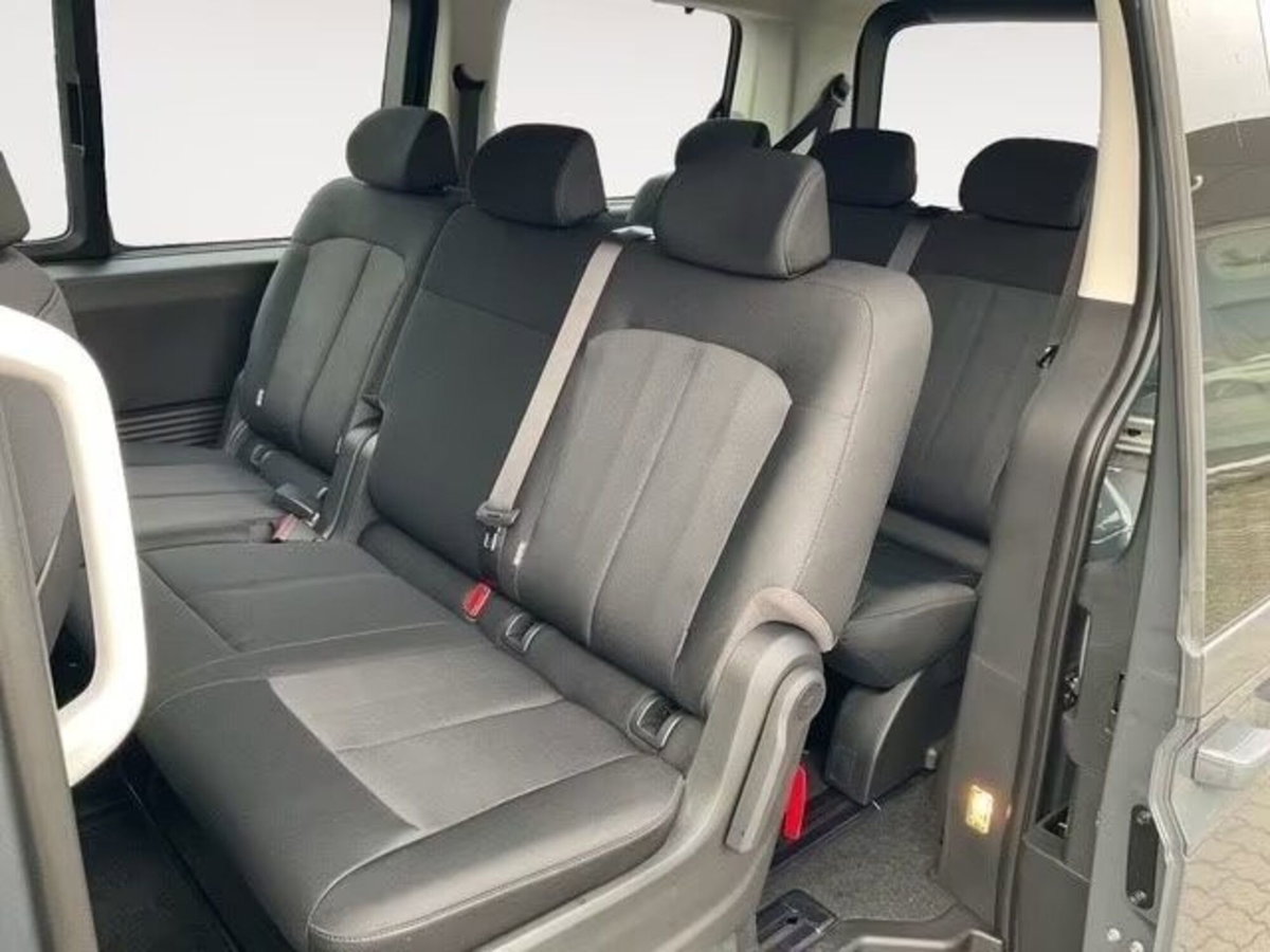 Hyundai Staria 1.6 hev 2wd auto (9)