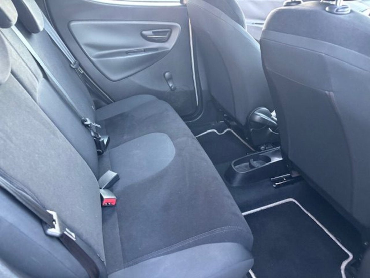 Lancia Ypsilon 1.2 69 CV 5 porte Gold (10)
