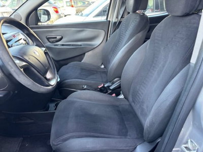 Lancia Ypsilon 1.2 69 CV 5 porte Gold (11)