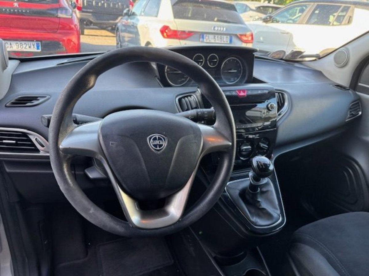 Lancia Ypsilon 1.2 69 CV 5 porte Gold (12)