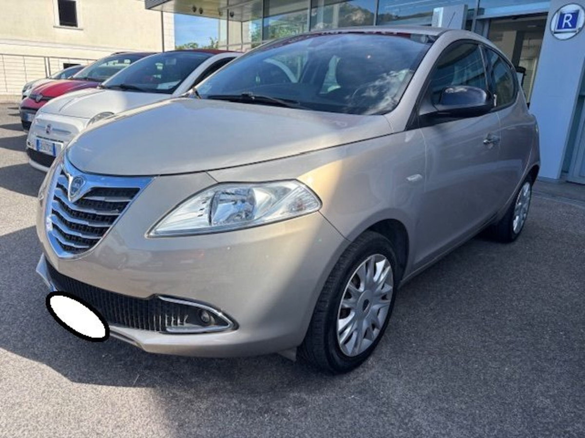 Lancia Ypsilon 1.2 69 CV 5 porte Gold (2)