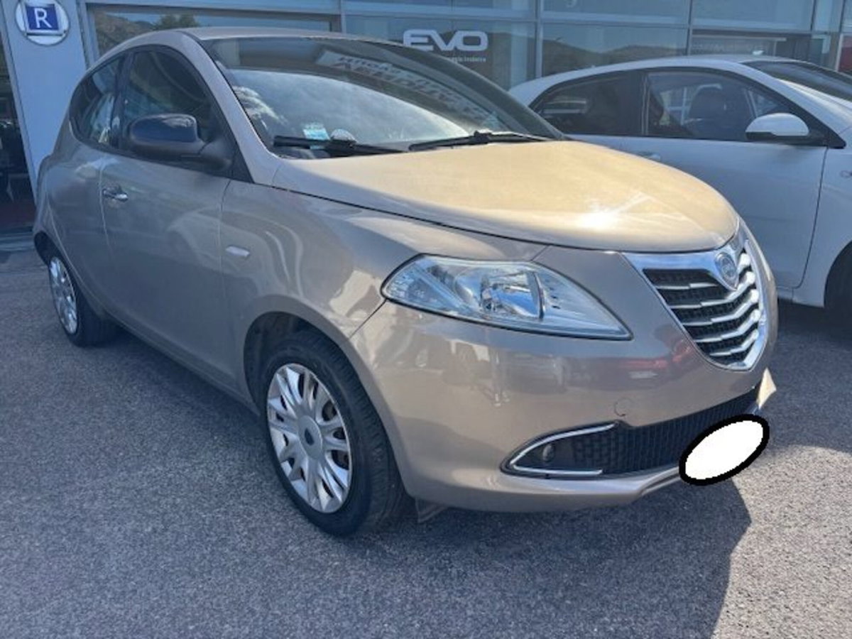 Lancia Ypsilon 1.2 69 CV 5 porte Gold (3)
