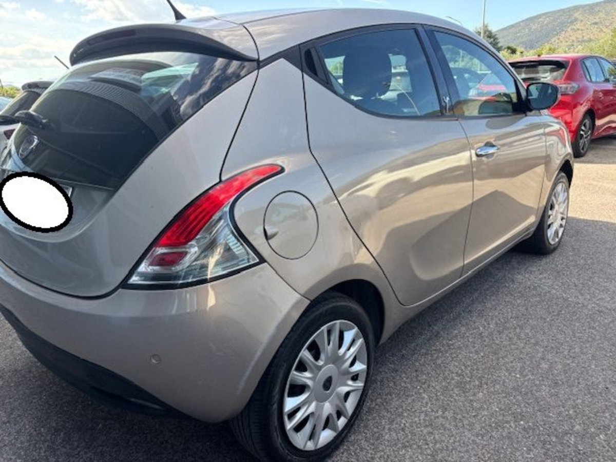 Lancia Ypsilon 1.2 69 CV 5 porte Gold (4)
