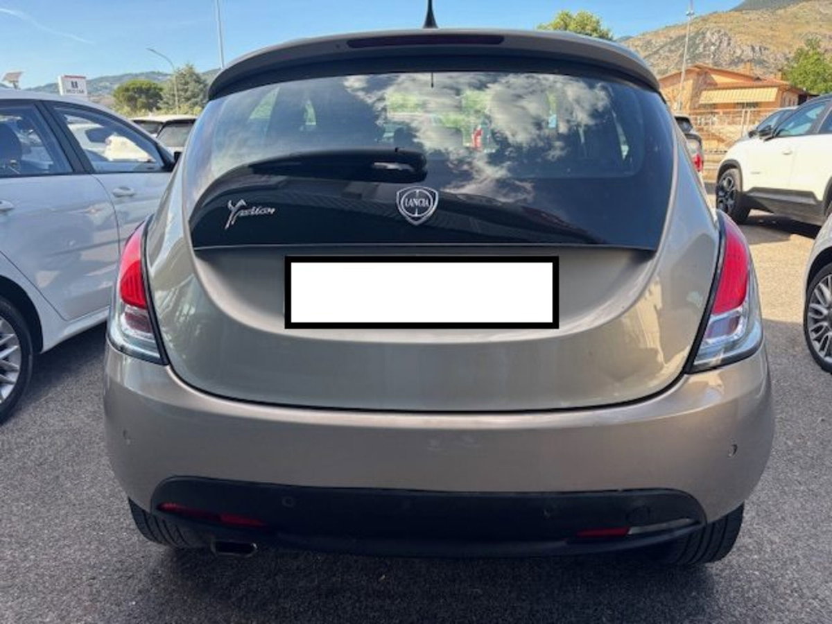 Lancia Ypsilon 1.2 69 CV 5 porte Gold (5)