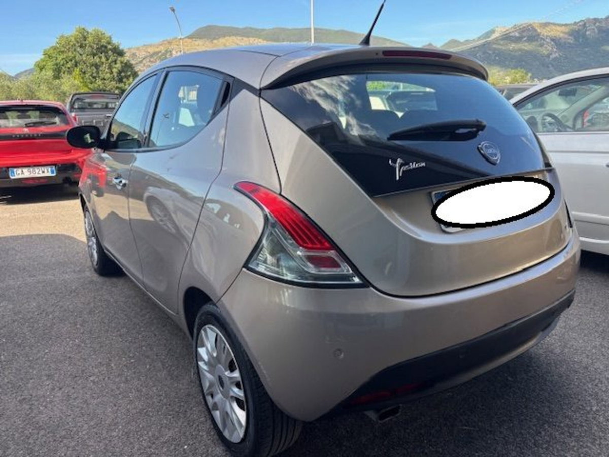 Lancia Ypsilon 1.2 69 CV 5 porte Gold (7)