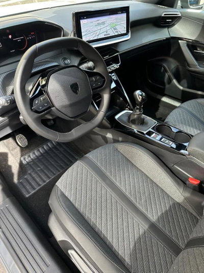 Peugeot 2008 PureTech 100 S&S Allure Navi Pack (17)