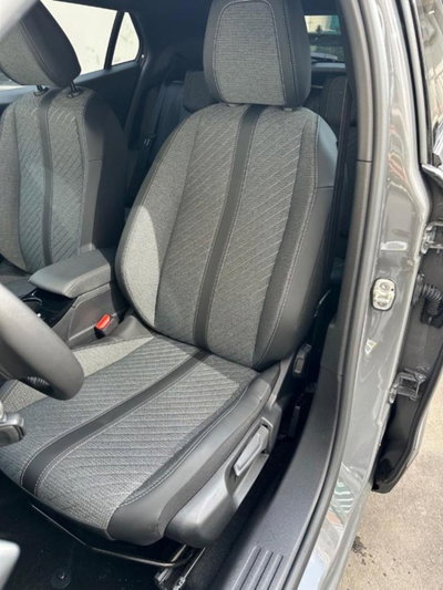 Peugeot 2008 PureTech 100 S&S Allure Navi Pack (18)