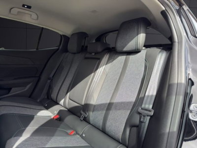 Peugeot 408 1.2 hybrid Allure 136cv e-dsc6 (12)