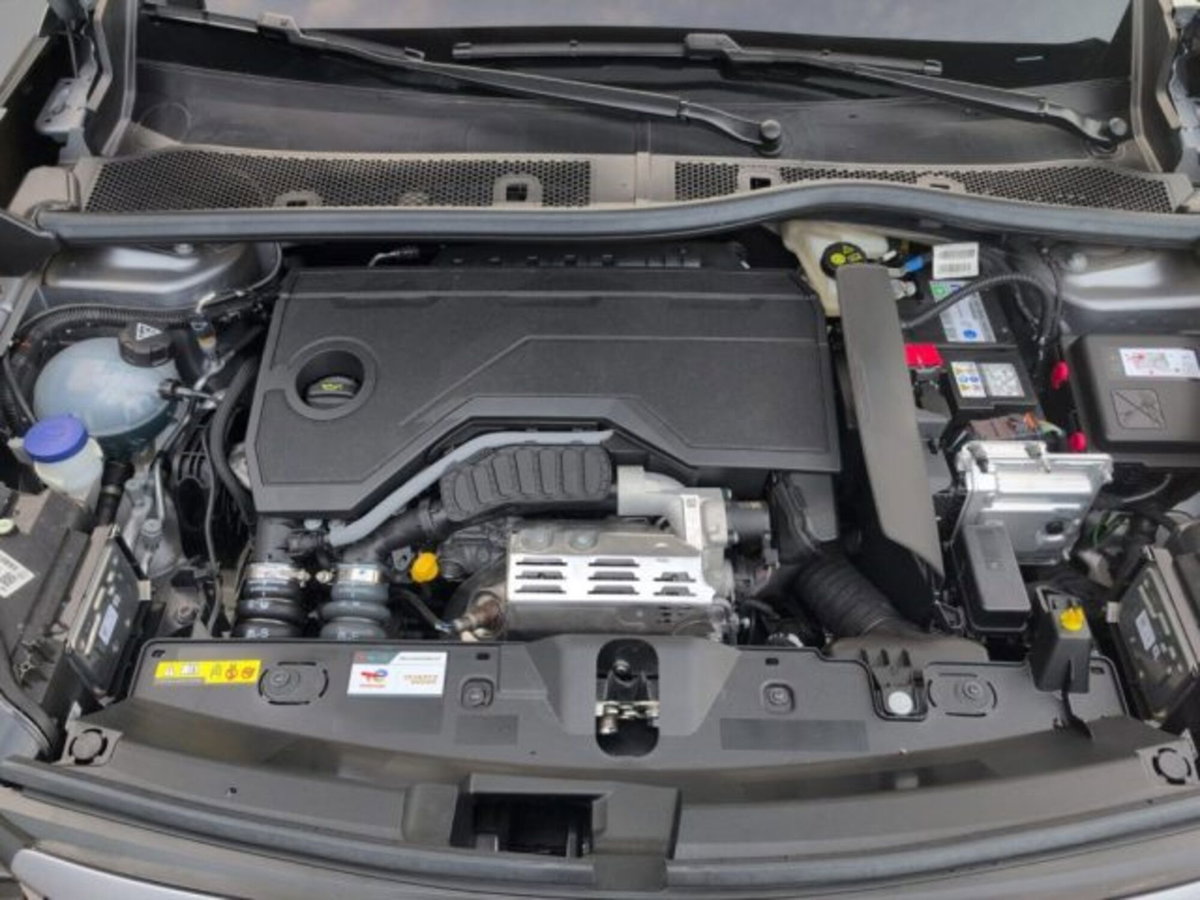 Peugeot 2008 1.2 hybrid Active 136cv e-dcs6 (10)