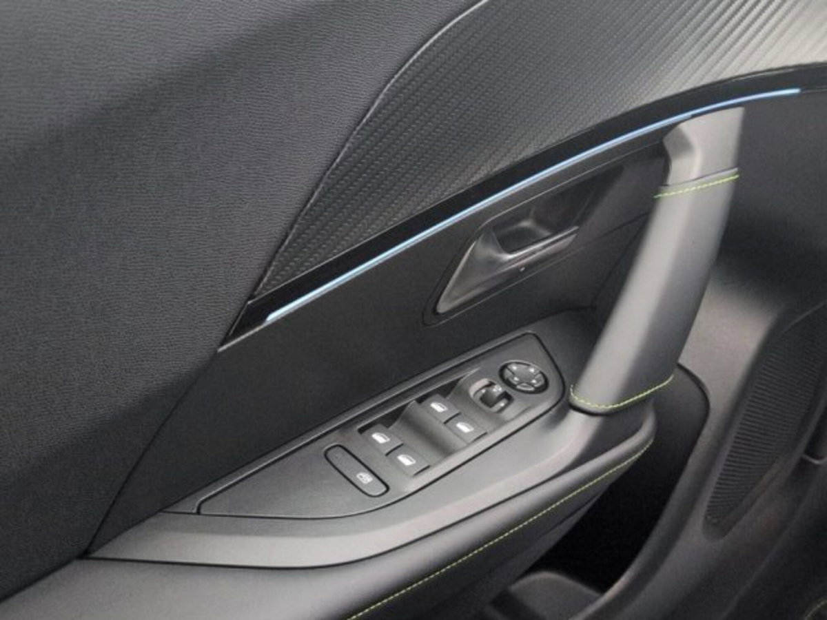 Peugeot 2008 1.2 hybrid Active 136cv e-dcs6 (20)