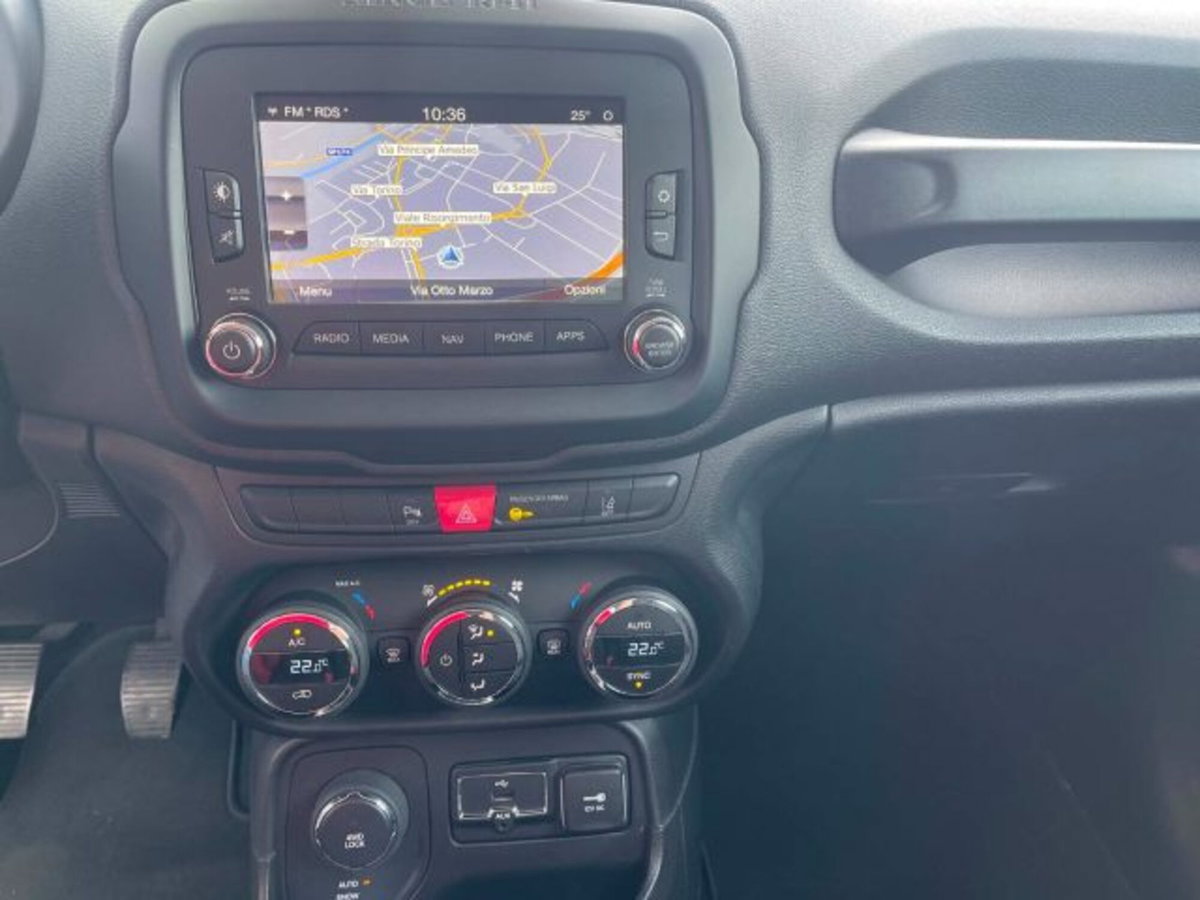 Jeep Renegade 2.0 Mjt 140CV 4WD Active Drive Limited (9)