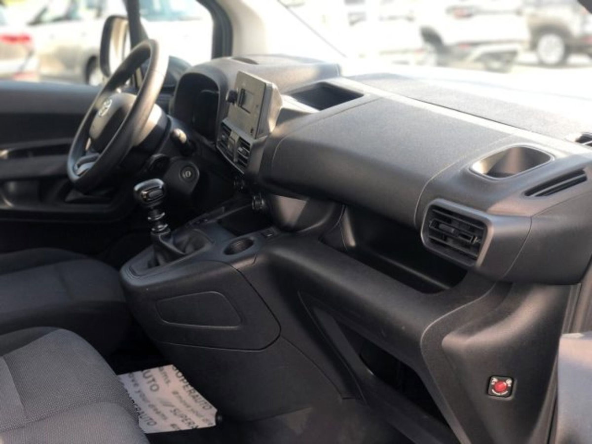 Toyota Proace City City 1.5D 130 CV S&S PL 4p. Active (16)