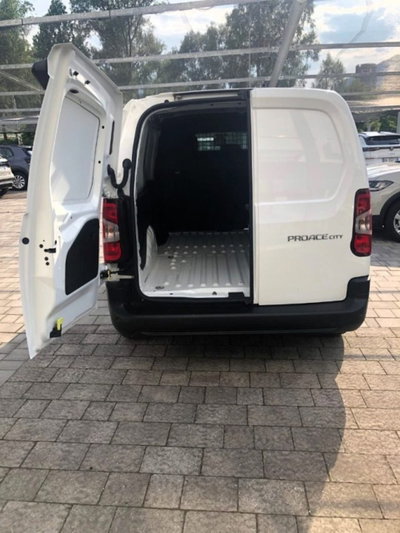 Toyota Proace City City 1.5D 130 CV S&S PL 4p. Active (8)