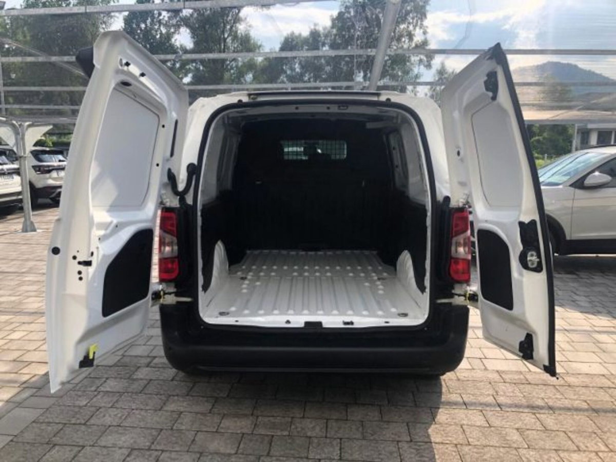 Toyota Proace City City 1.5D 130 CV S&S PL 4p. Active (9)