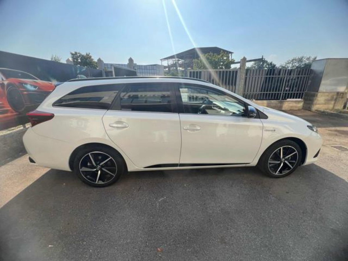 Toyota Corolla Touring Sports 1.8 Hybrid Style (4)