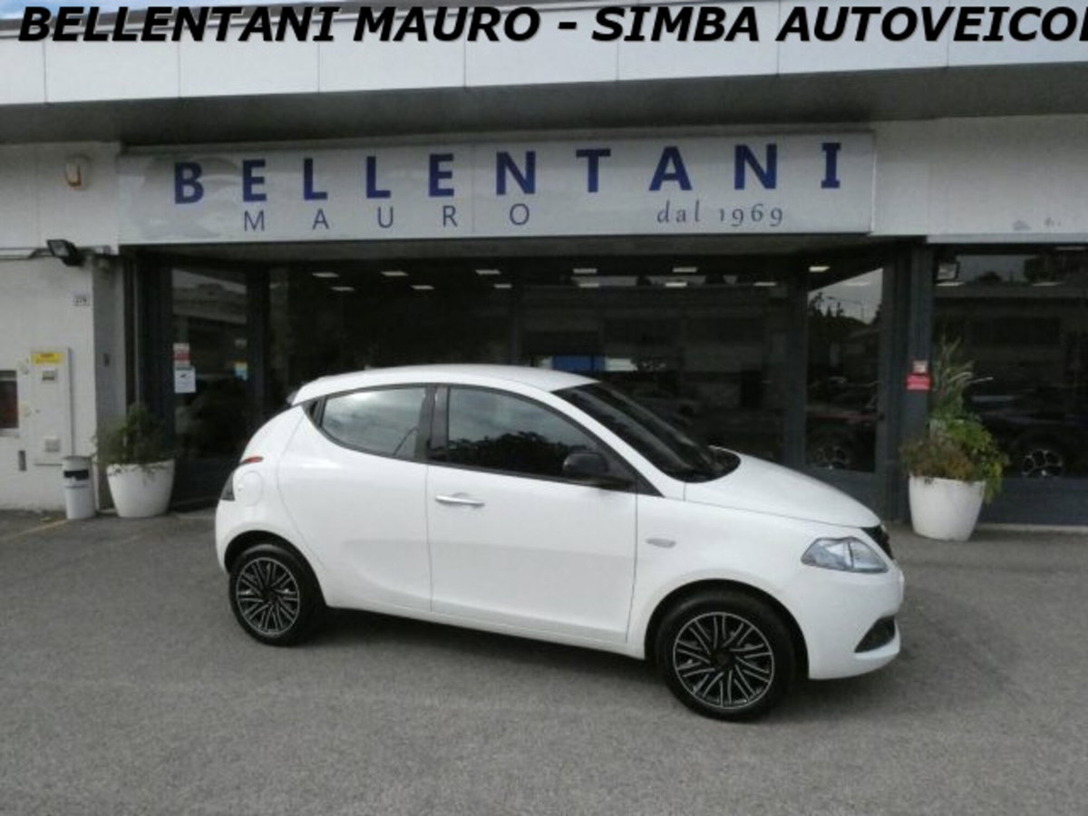 Lancia Ypsilon 1.0 FireFly 5 porte S&S Hybrid Ecochic A. Ferretti