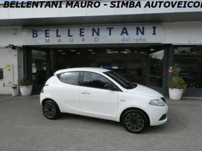 Lancia Ypsilon 1.0 FireFly 5 porte S&S Hybrid Ecochic A. Ferretti usata