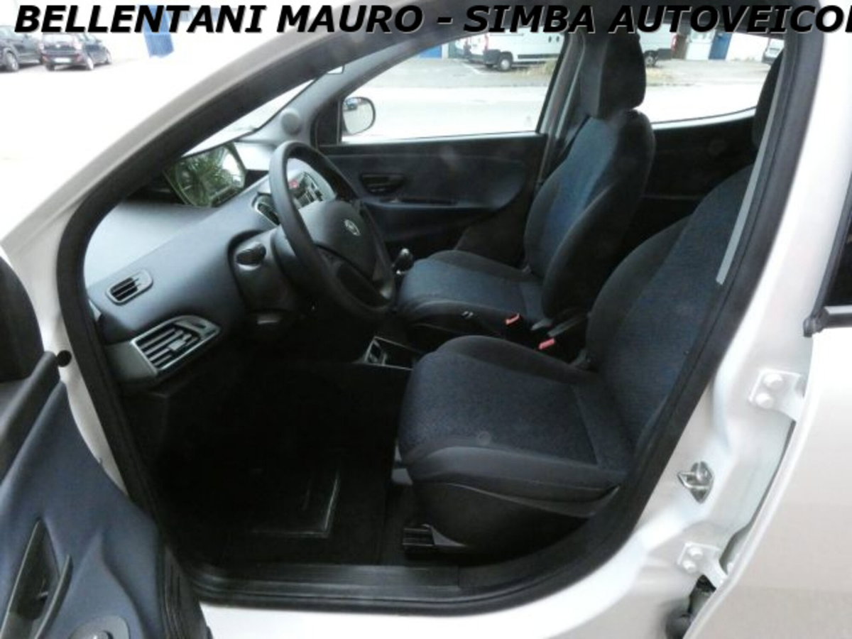 Lancia Ypsilon 1.0 FireFly 5 porte S&S Hybrid Ecochic A. Ferretti (11)