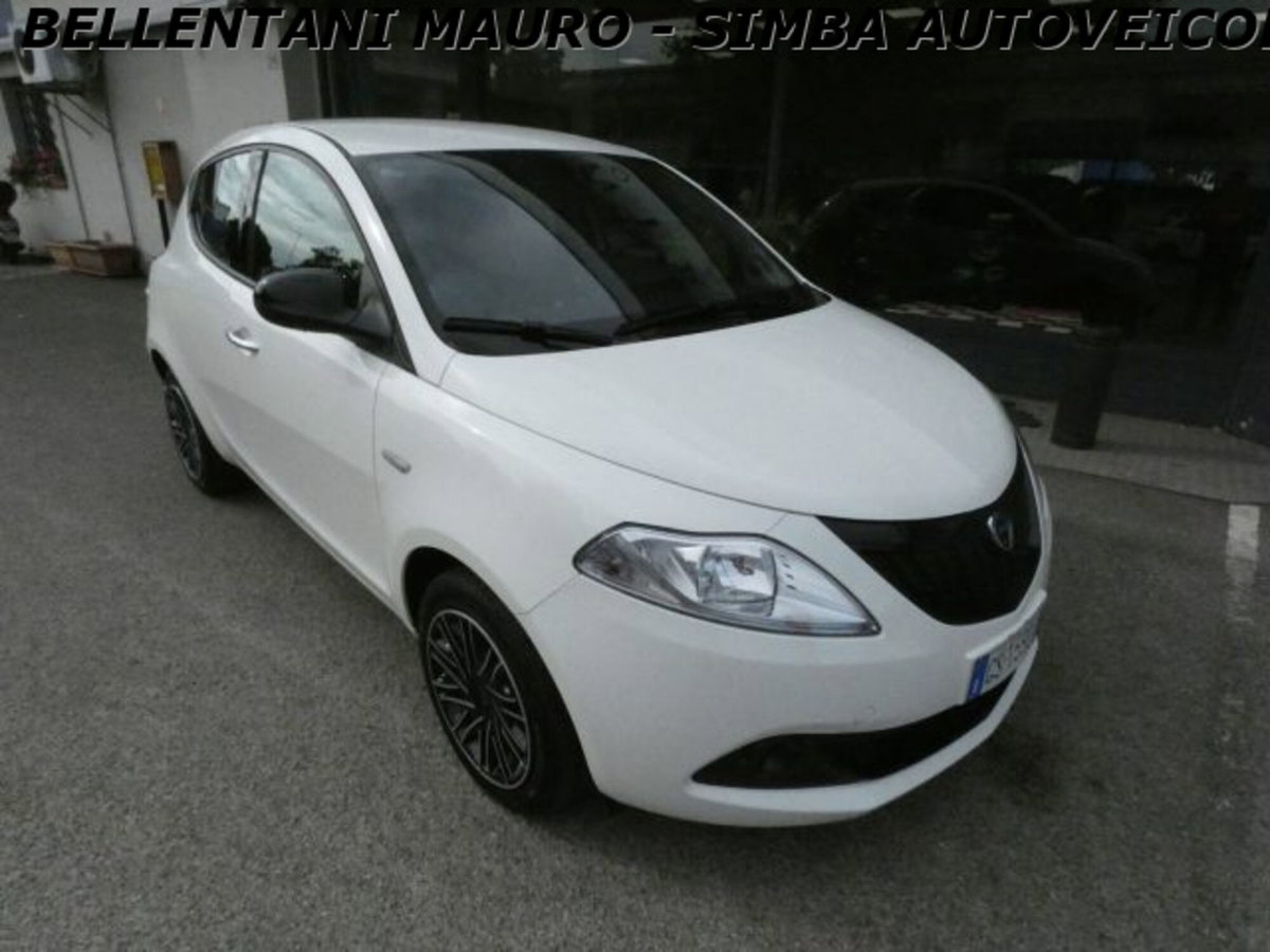 Lancia Ypsilon 1.0 FireFly 5 porte S&S Hybrid Ecochic A. Ferretti (3)